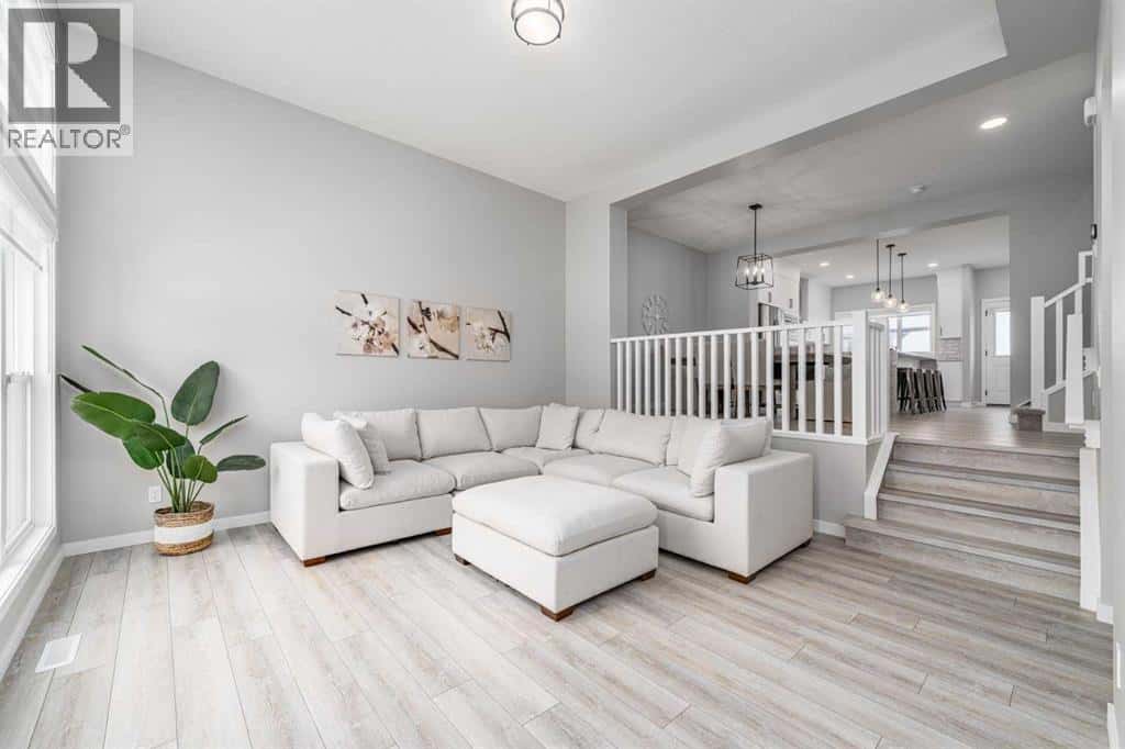 89 Magnolia Grove SE — Calgary, Alberta - Photo 3 of 37