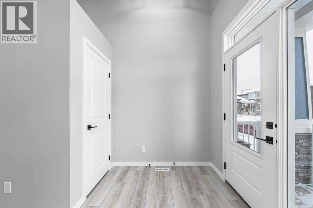 89 Magnolia Grove SE — Calgary, Alberta - Photo 4 of 37