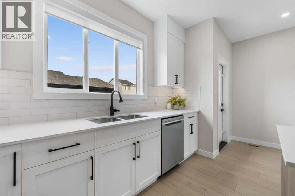 84 Ricardo Ranch Avenue SE — Calgary, Alberta - Photo 5 of 39