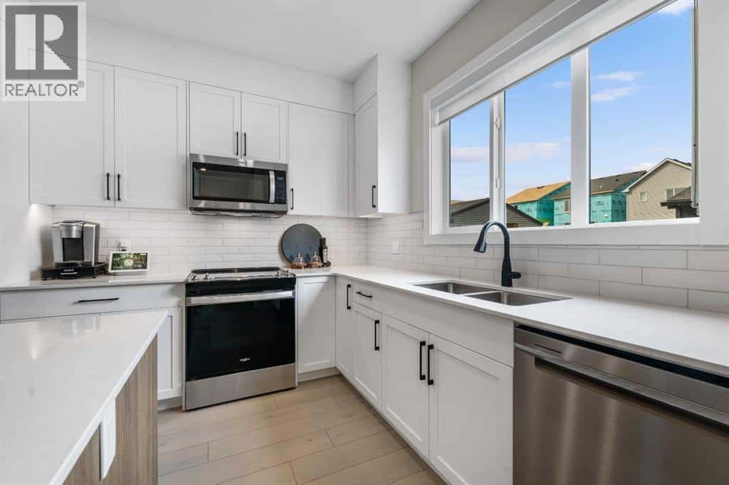 84 Ricardo Ranch Avenue SE — Calgary, Alberta - Photo 4 of 39