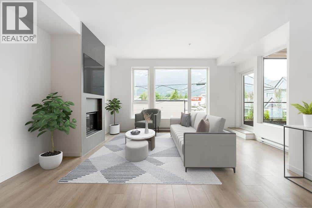 201 38165 CLEVELAND AVENUE — Squamish, British Columbia - Photo 3 of 20