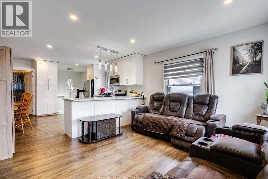 29 WILKINSON DRIVE — Leamington, Ontario - Photo 2 of 34