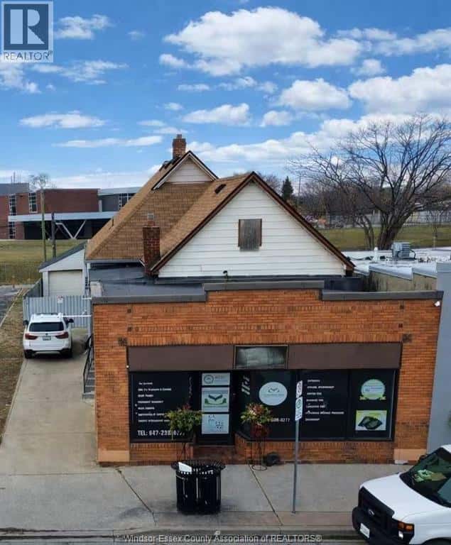 1116 WYANDOTTE East — Windsor, Ontario - Photo 2 of 39