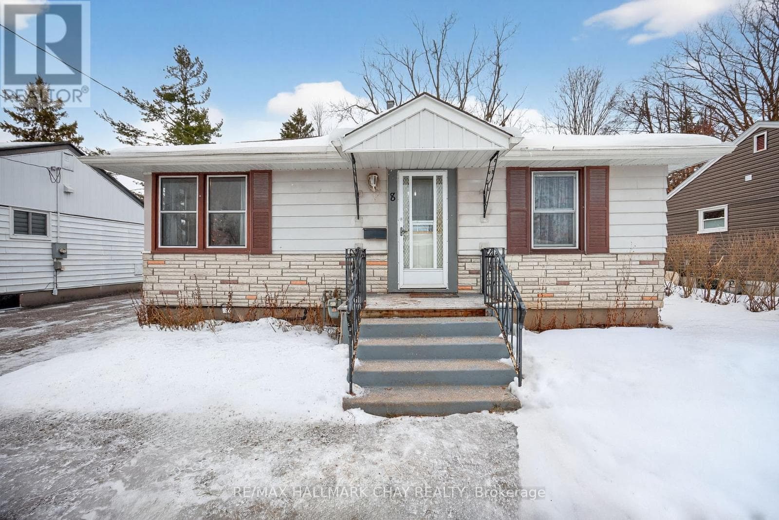 8 NEWTON STREET — Barrie (Wellington), Ontario - Main photo