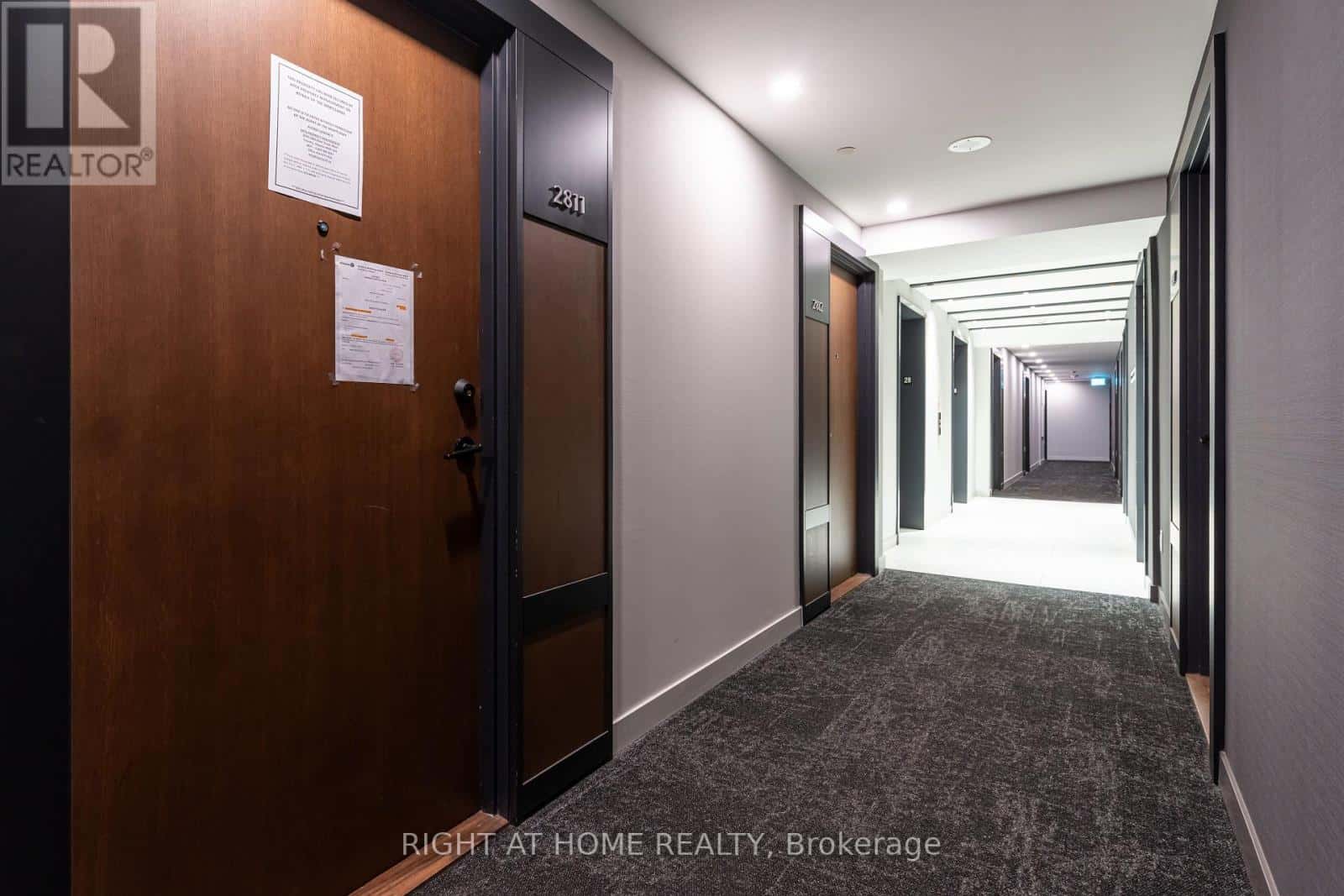 2811 - 4065 CONFEDERATION PARKWAY — Mississauga (City Centre), Ontario - Photo 5 of 23