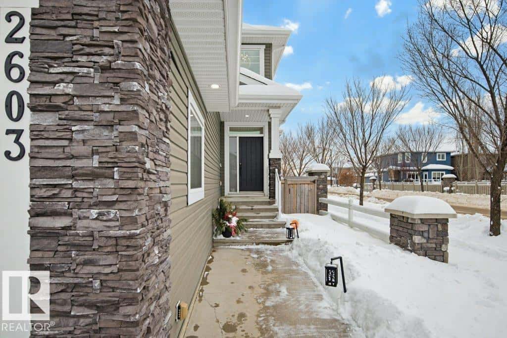 2603 Bluejay CL NW — Edmonton, Alberta - Photo 3 of 49