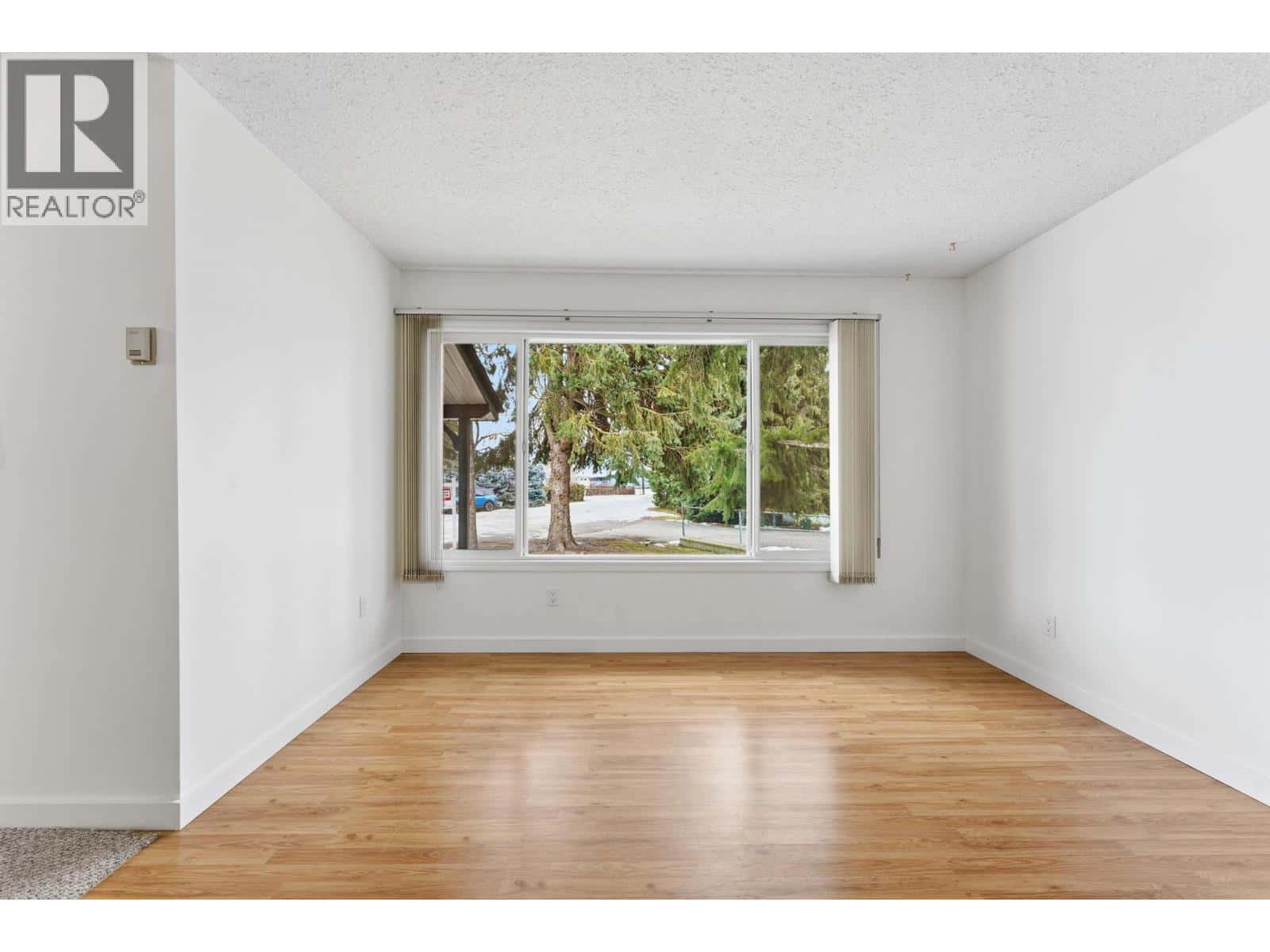 2289 Hayden Place — Armstrong, British Columbia - Photo 4 of 36