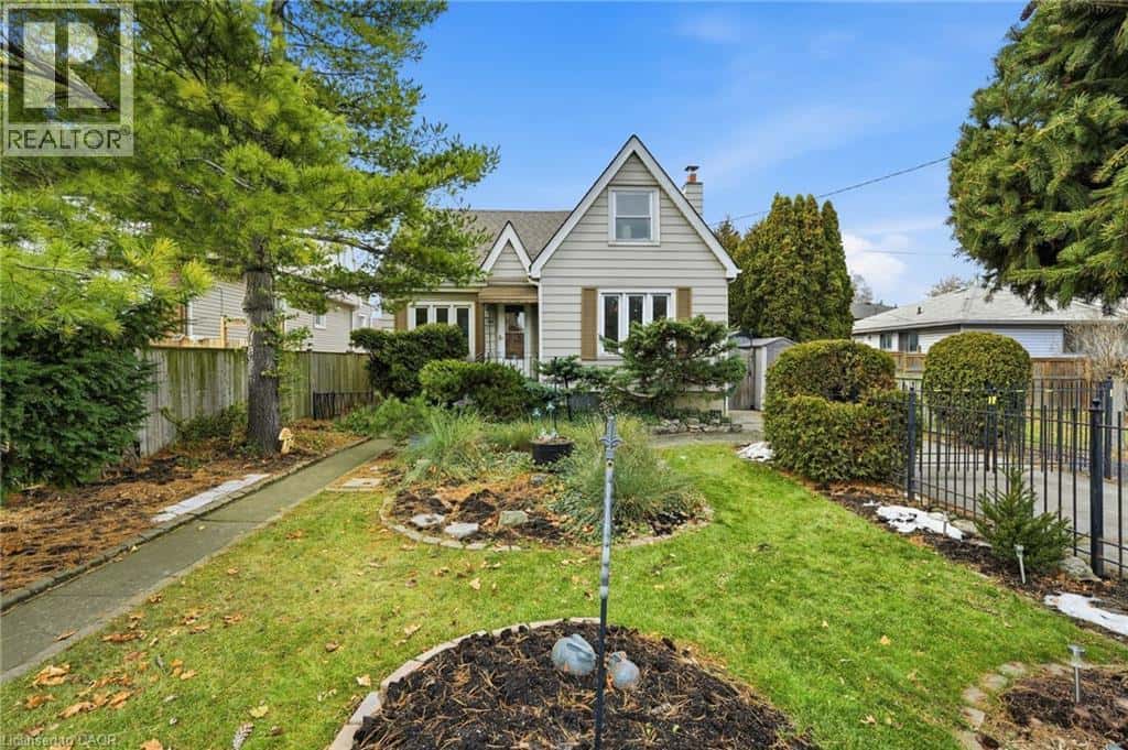 685 DUNN Avenue — Hamilton, Ontario - Photo 2 of 46