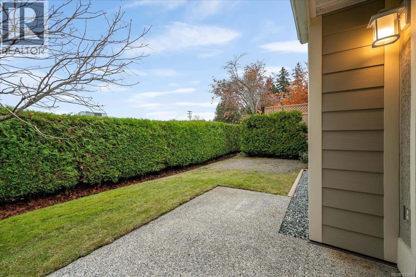 6081 Pleasant Valley Way — Nanaimo, British Columbia - Photo 3 of 35