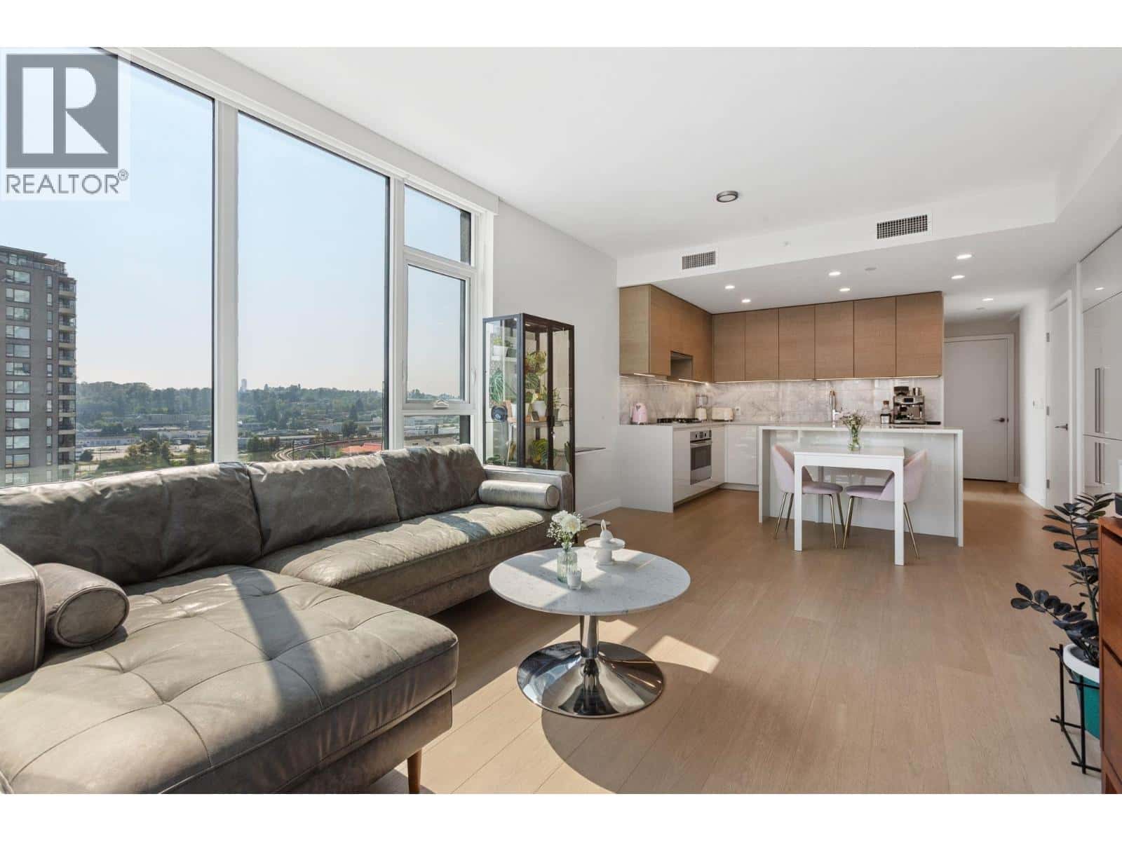 811 2186 GILMORE AVENUE — Burnaby, British Columbia - Photo 3 of 37