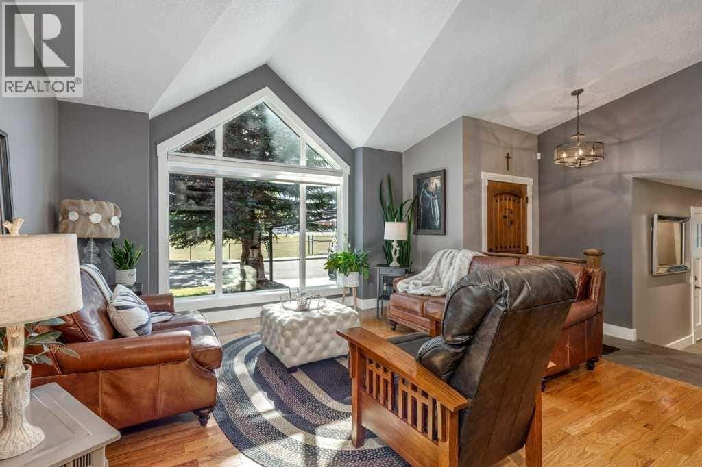 214 Chinook Drive — Cochrane, Alberta - Photo 5 of 50