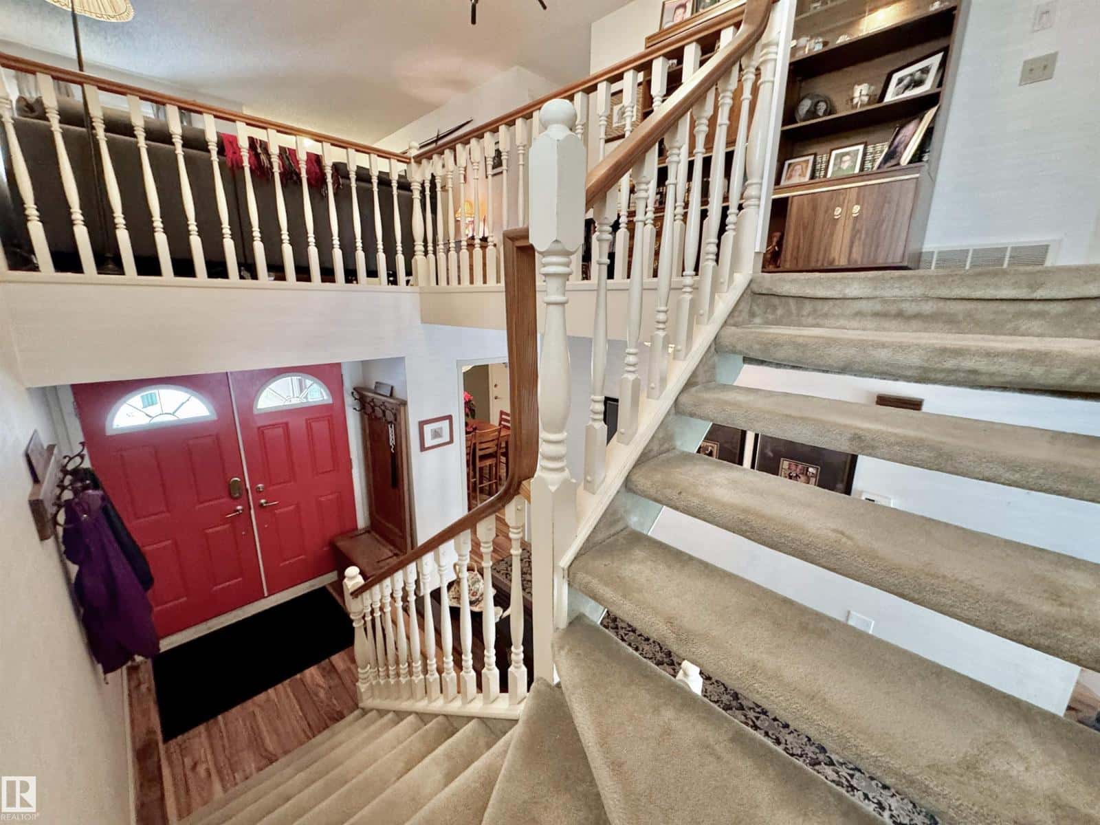 1035 109 Street NW — Edmonton, Alberta - Photo 4 of 51