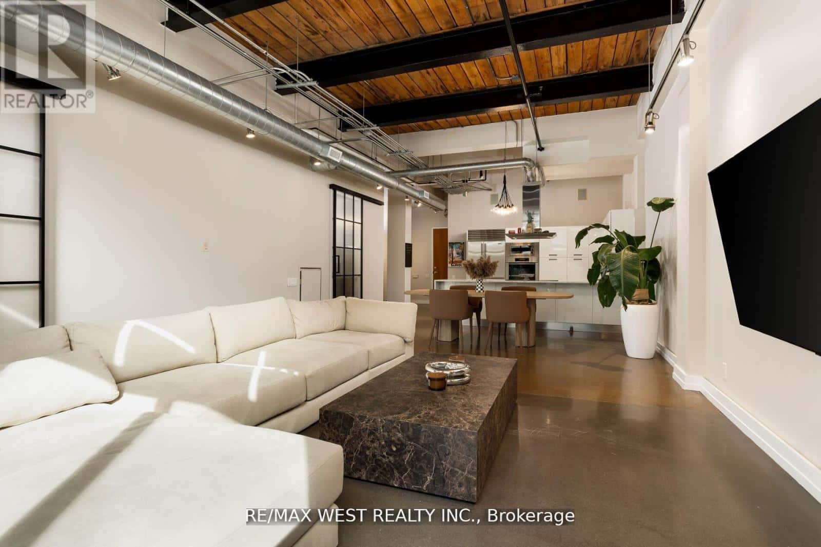 115 - 43 HANNA AVENUE — Toronto (Niagara), Ontario - Photo 2 of 26