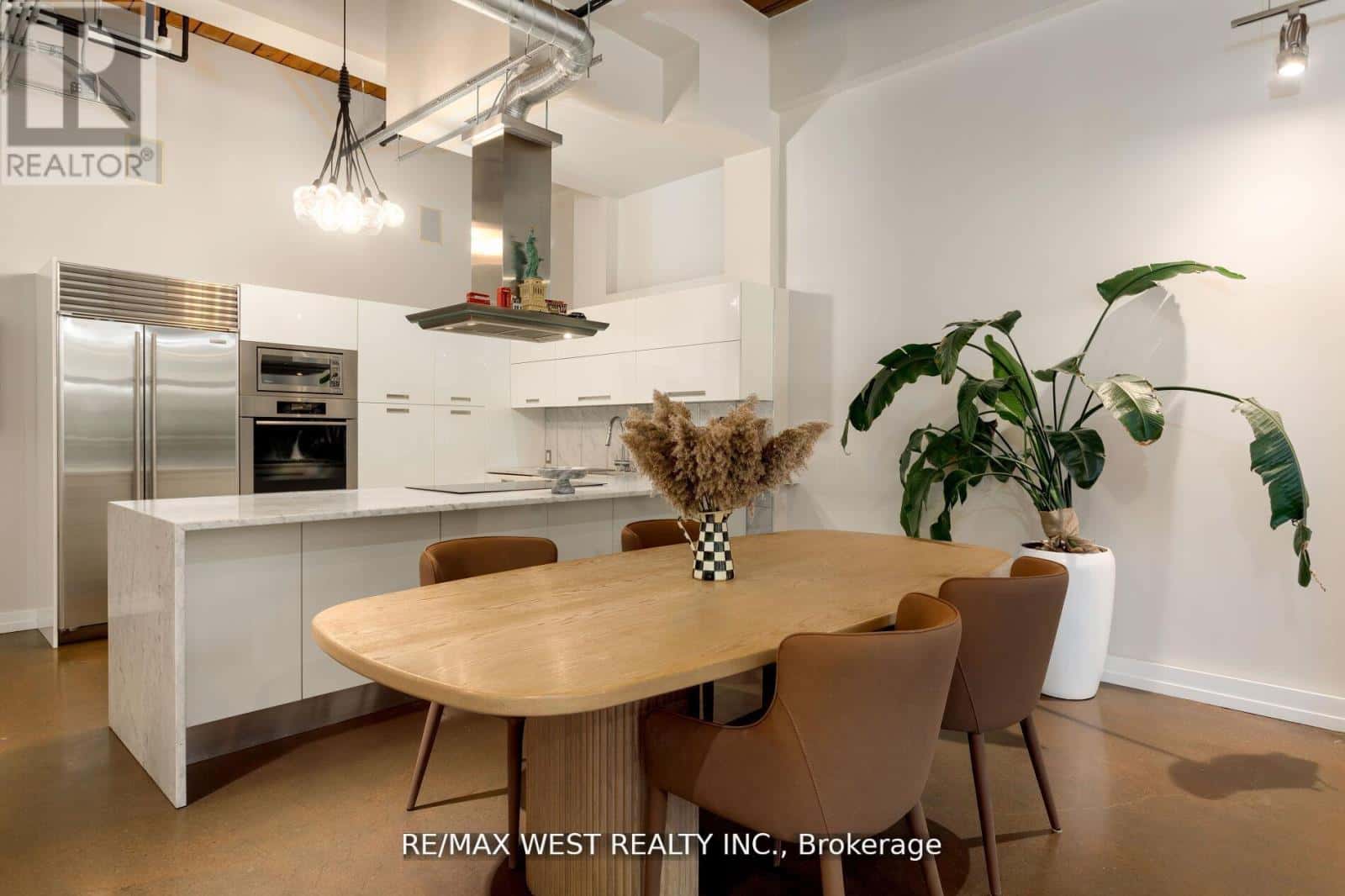 115 - 43 HANNA AVENUE — Toronto (Niagara), Ontario - Photo 4 of 26