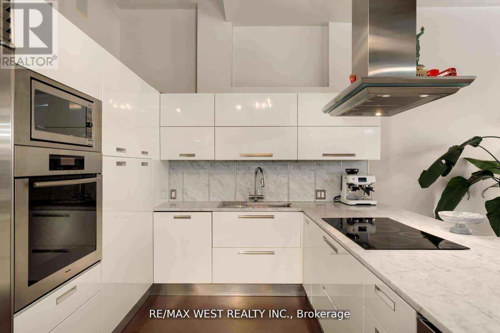 115 - 43 HANNA AVENUE — Toronto (Niagara), Ontario - Photo 5 of 26