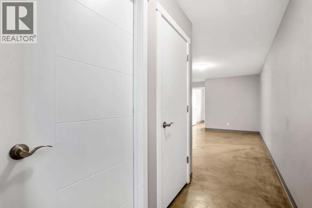 D, 204 6 Avenue — Strathmore, Alberta - Photo 3 of 26