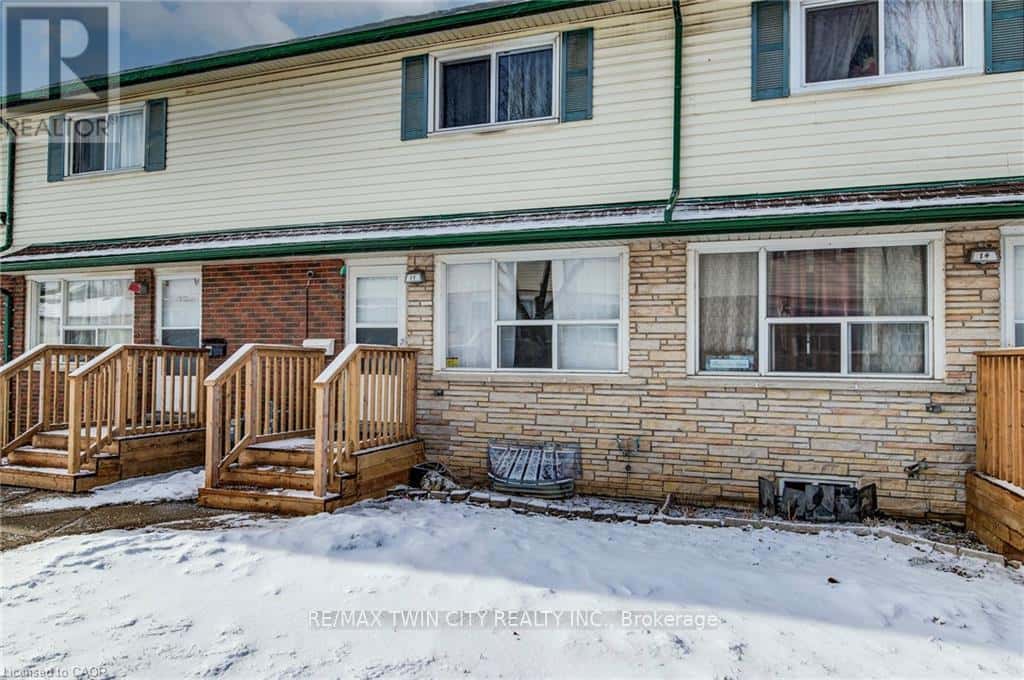 15 - 164 JANSEN AVENUE — Kitchener, Ontario - Photo 3 of 40