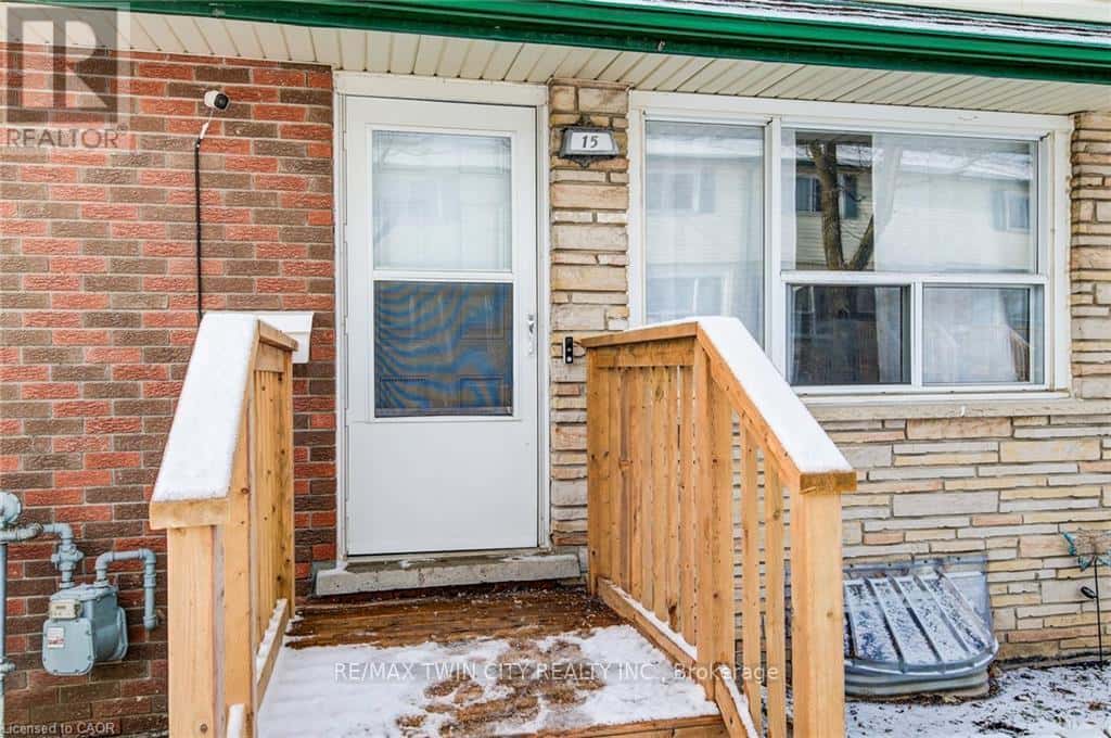 15 - 164 JANSEN AVENUE — Kitchener, Ontario - Photo 4 of 40