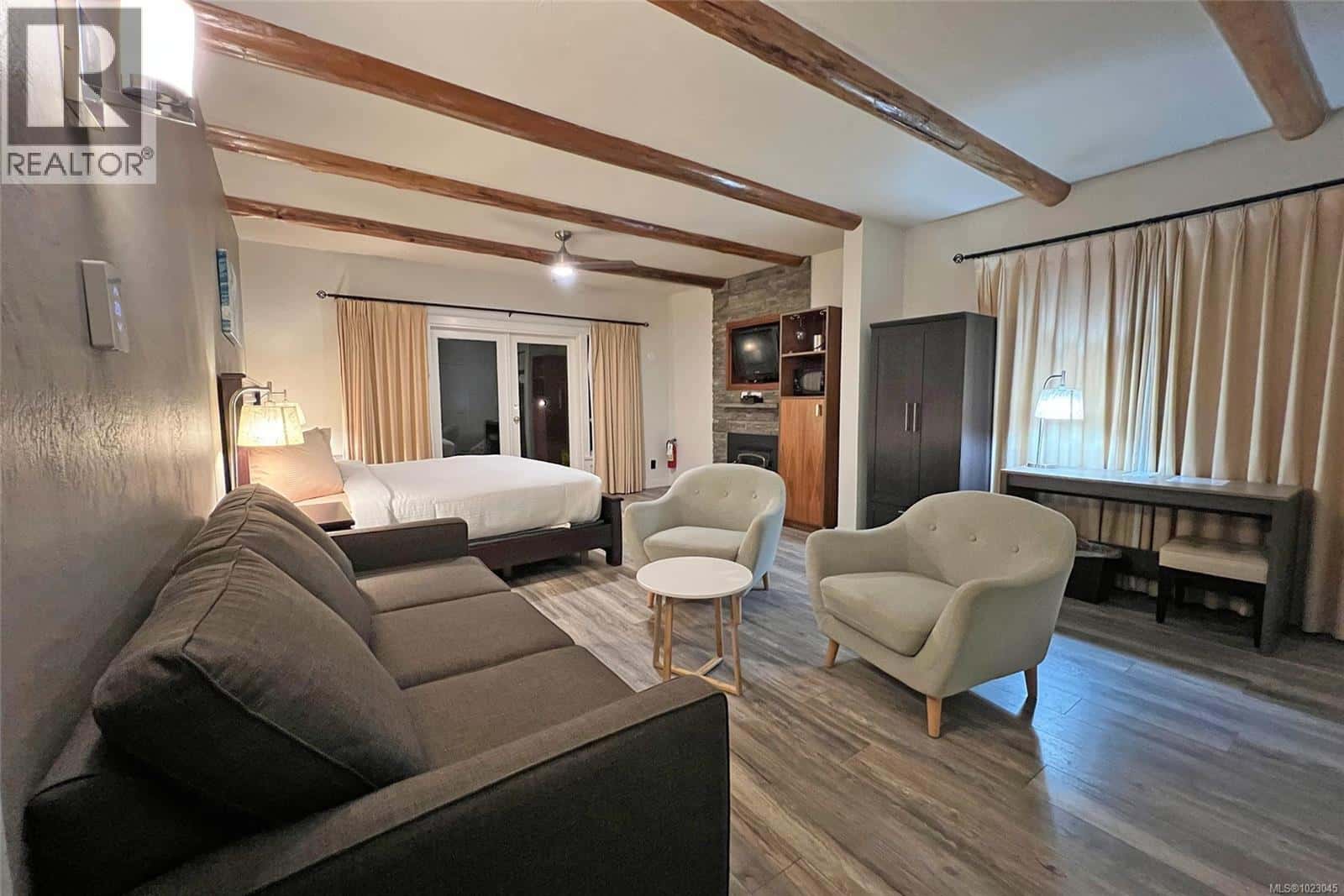 5 D1 134 Madrona Dr — Galiano Island, British Columbia - Photo 3 of 17