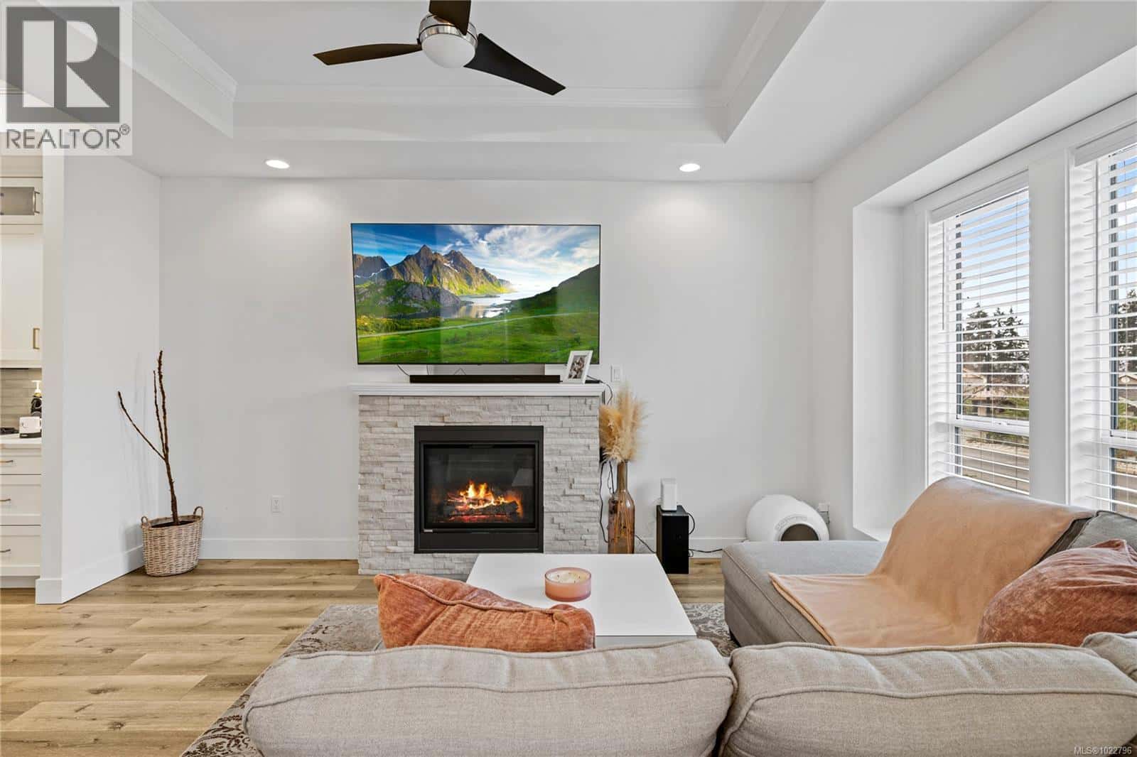 759 Briarwood Dr — Parksville, British Columbia - Photo 2 of 42