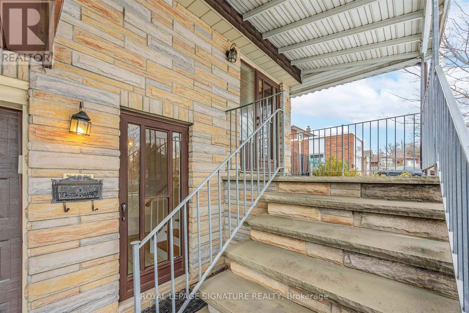 69 KEYWORTH TRAIL — Toronto (Agincourt South-Malvern West), Ontario - Photo 4 of 40