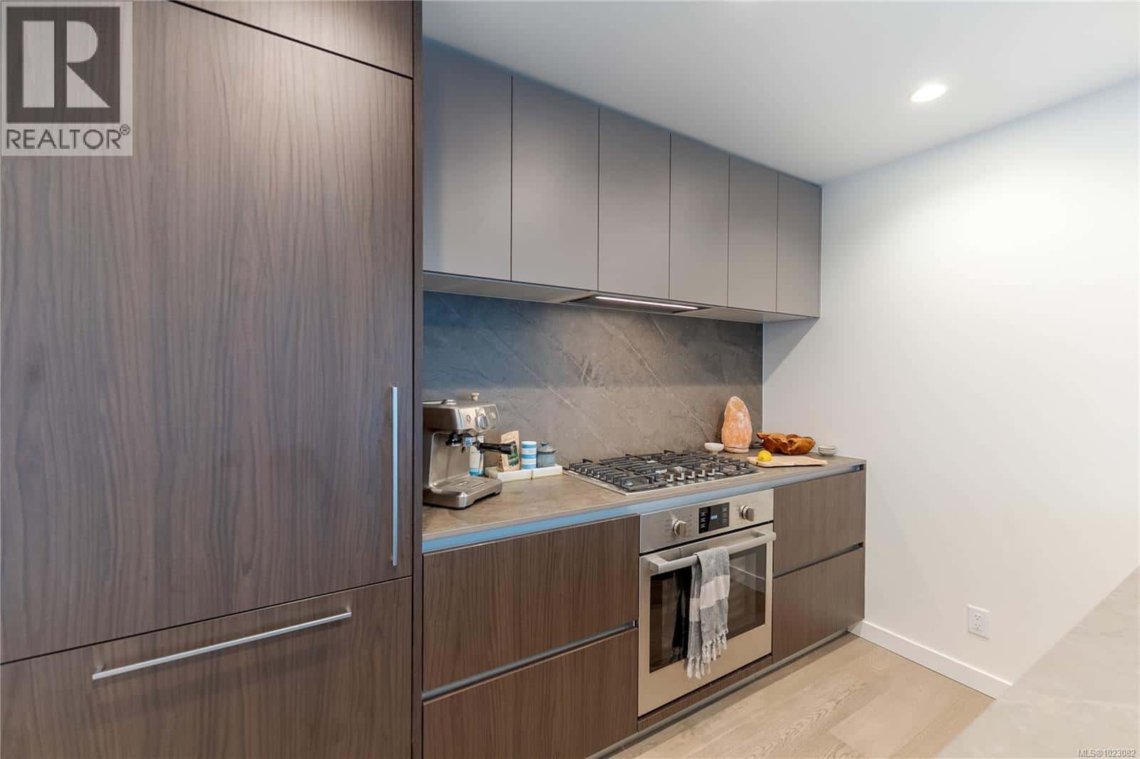 1006 2000 Hannington Rd — Langford, British Columbia - Photo 4 of 39