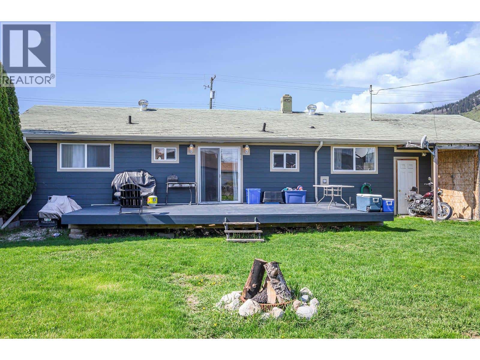 327 Pine Street — Chase, British Columbia - Photo 4 of 65