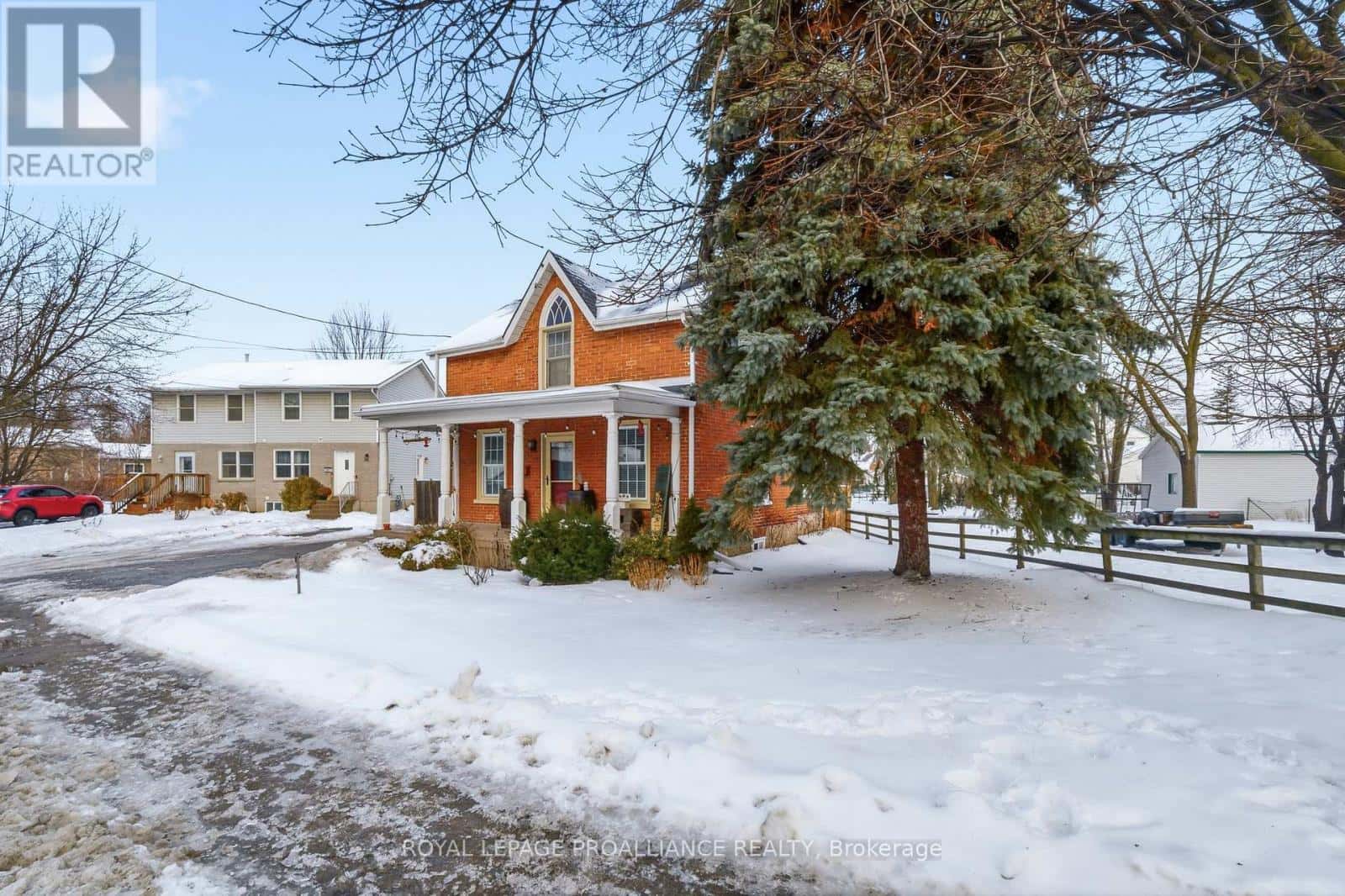 16 BENJAMIN STREET — Belleville (Belleville Ward), Ontario - Photo 5 of 39