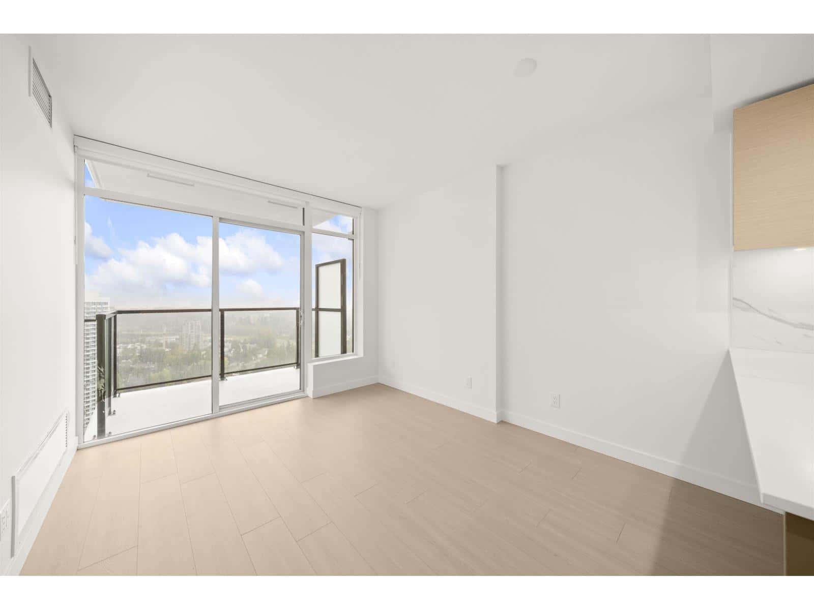 3011 13745 GEORGE JUNCTION — Surrey, British Columbia - Photo 2 of 39