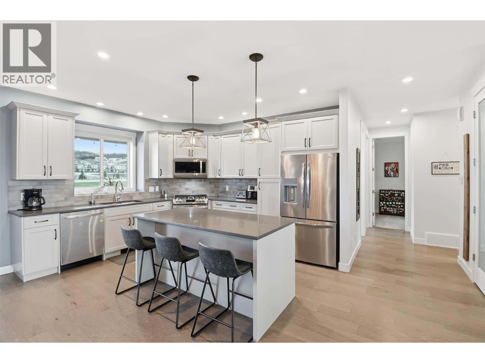 1332 KINROSS Place — Kamloops, British Columbia - Photo 5 of 56