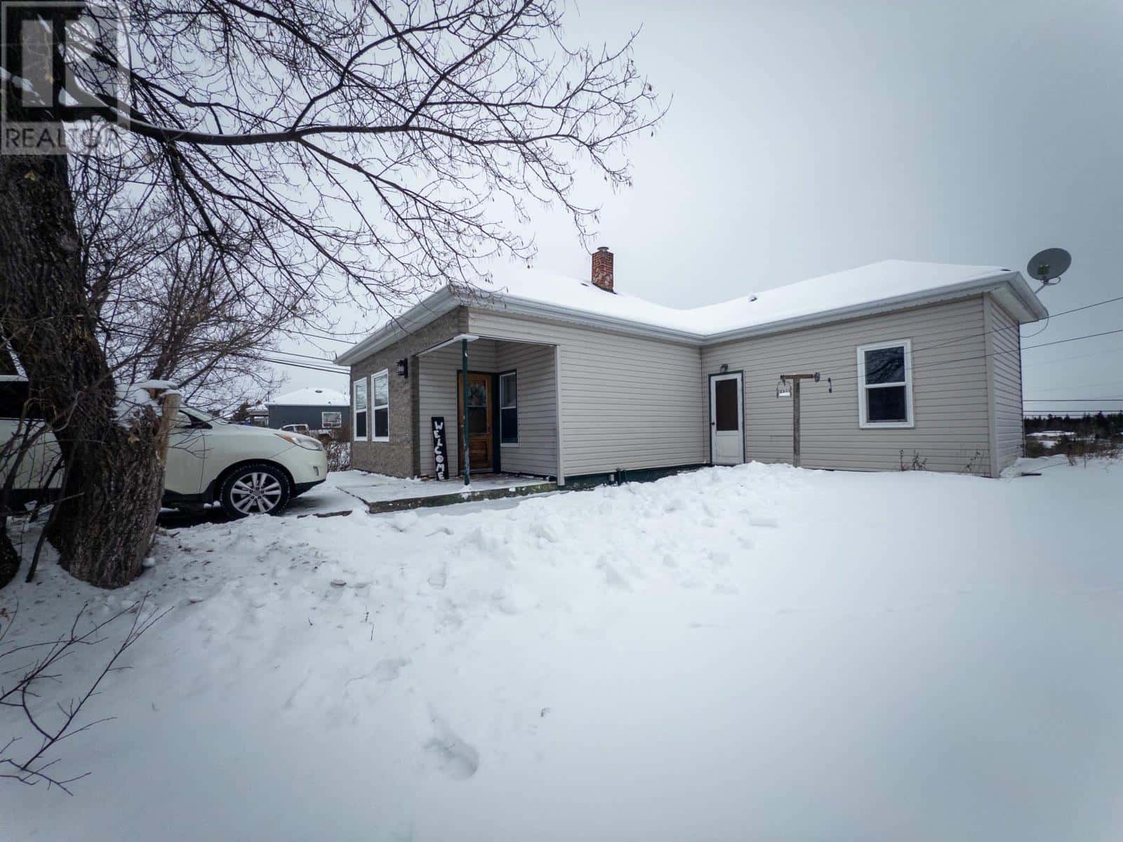 304 Ross Street — Kenora, Ontario - Photo 2 of 25