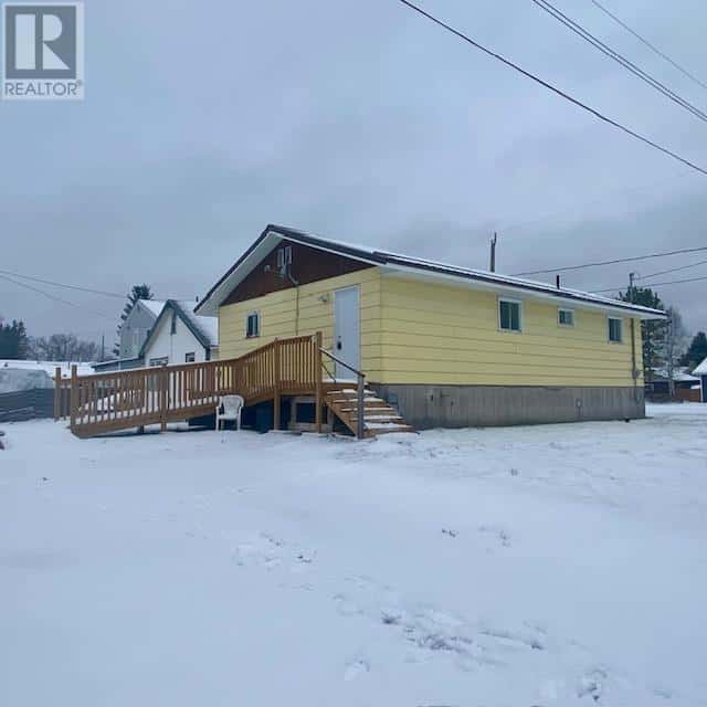 137 Queen AVE — Geraldton, Greenstone, Ontario - Photo 2 of 16