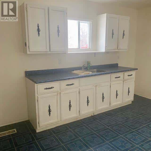 137 Queen AVE — Geraldton, Greenstone, Ontario - Photo 5 of 16