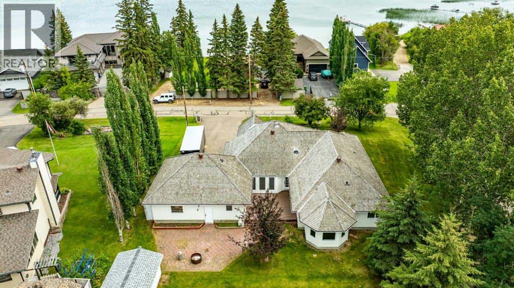 2 Grand Avenue — Norglenwold, Alberta - Photo 3 of 45