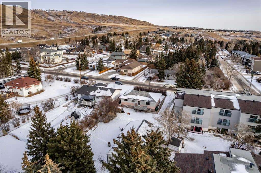 217 Ross Avenue — Cochrane, Alberta - Photo 3 of 44