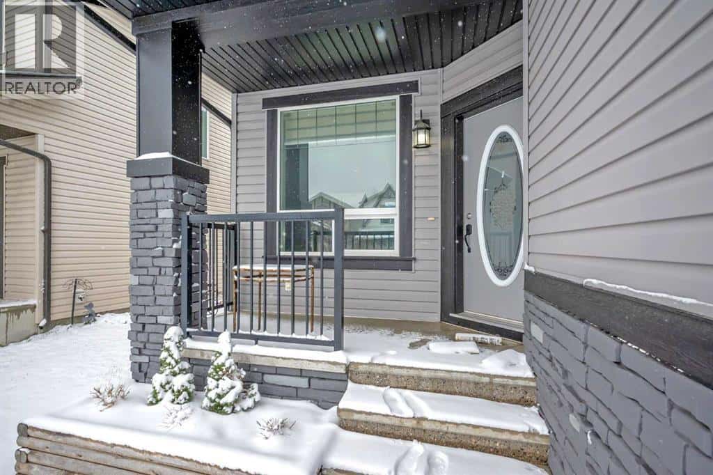 1121 Kingston Crescent SE — Airdrie, Alberta - Photo 3 of 50