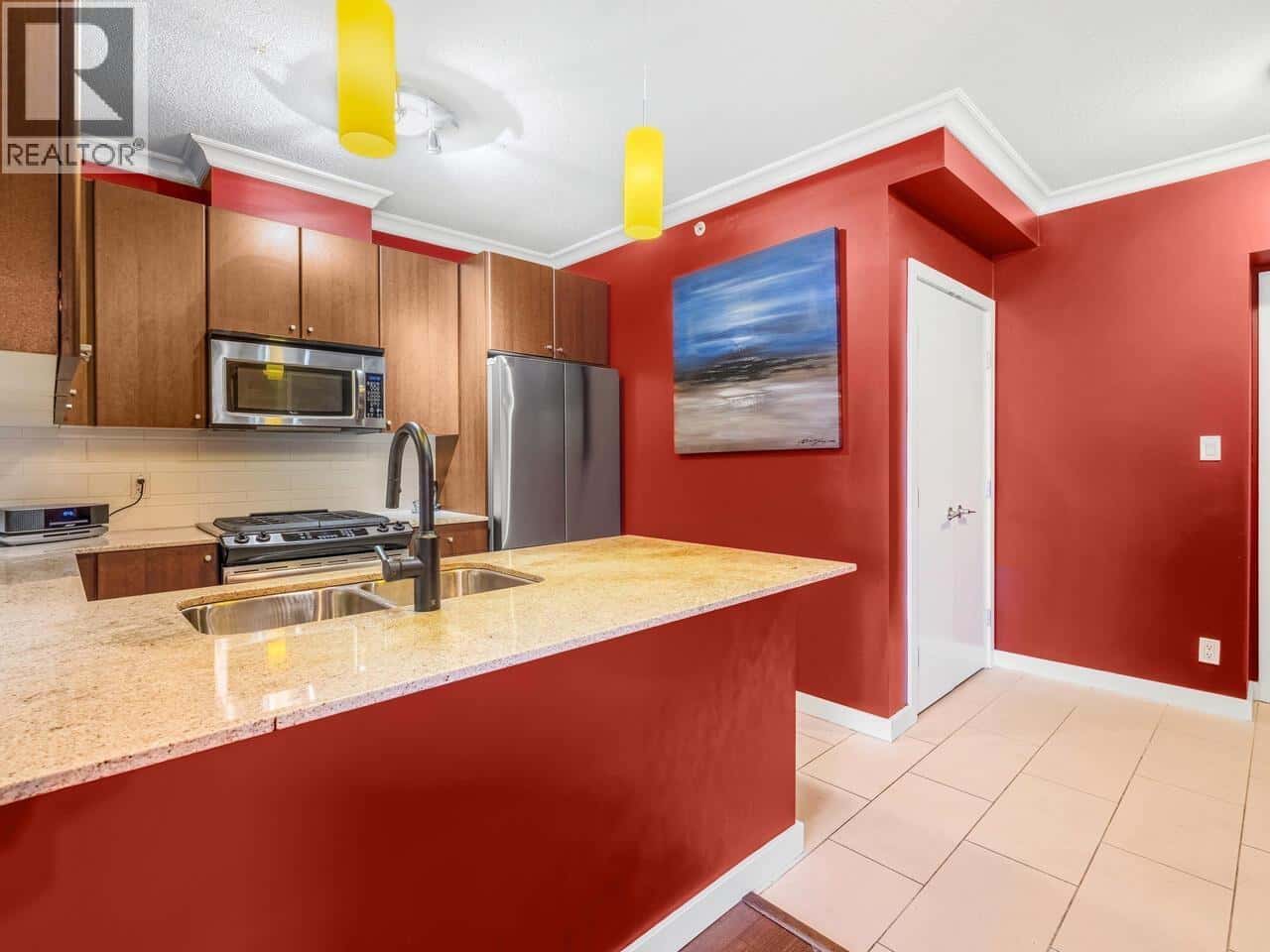 403 280 ROSS DRIVE — New Westminster, British Columbia - Photo 5 of 21