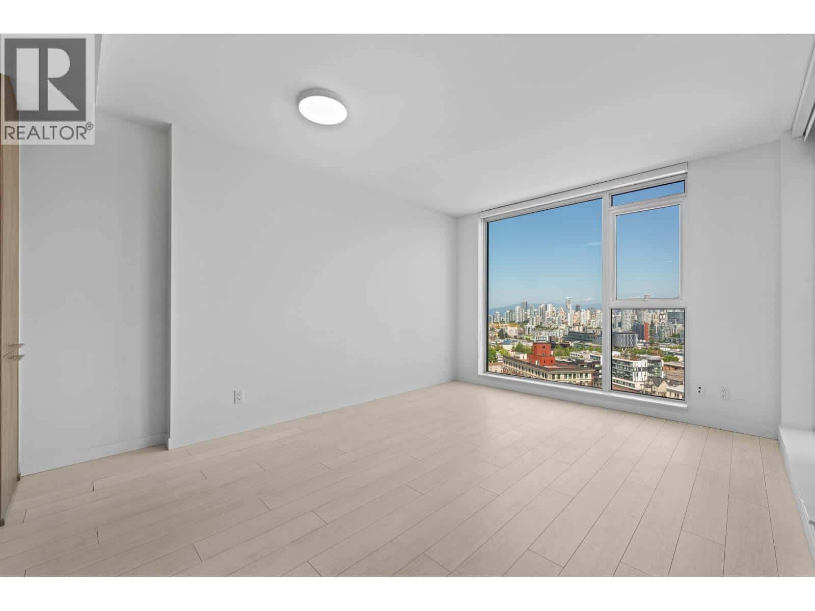 1812 285 E 10TH AVENUE — Vancouver, British Columbia - Photo 3 of 24