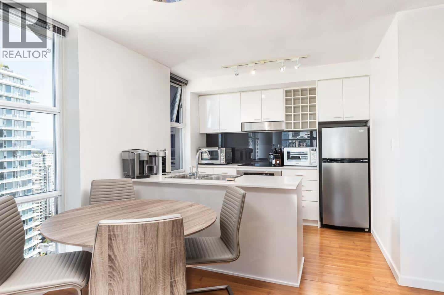 2706 602 CITADEL PARADE — Vancouver, British Columbia - Photo 3 of 16