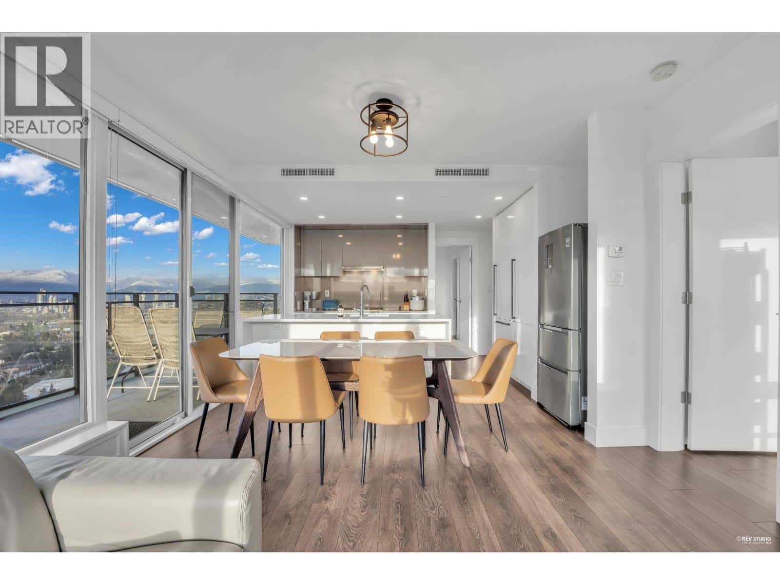 1205 4711 HAZEL STREET — Burnaby, British Columbia - Photo 3 of 40