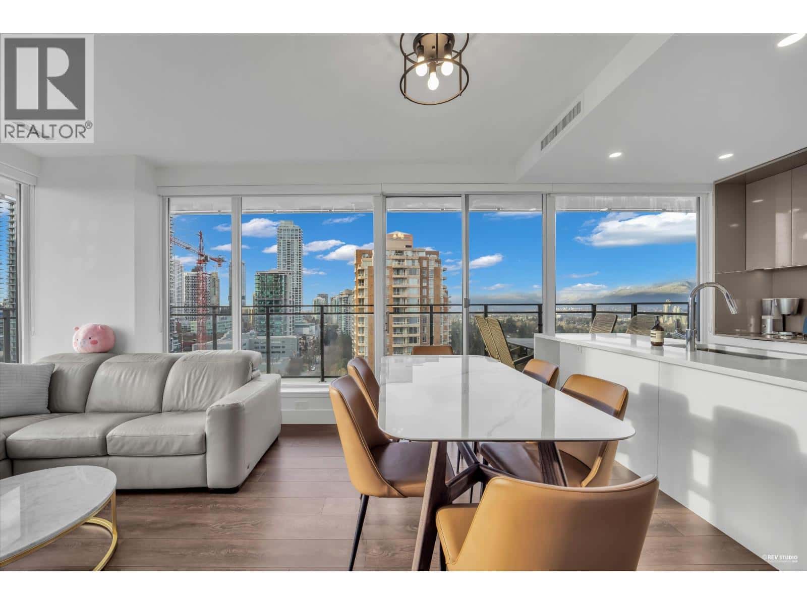 1205 4711 HAZEL STREET — Burnaby, British Columbia - Photo 4 of 40