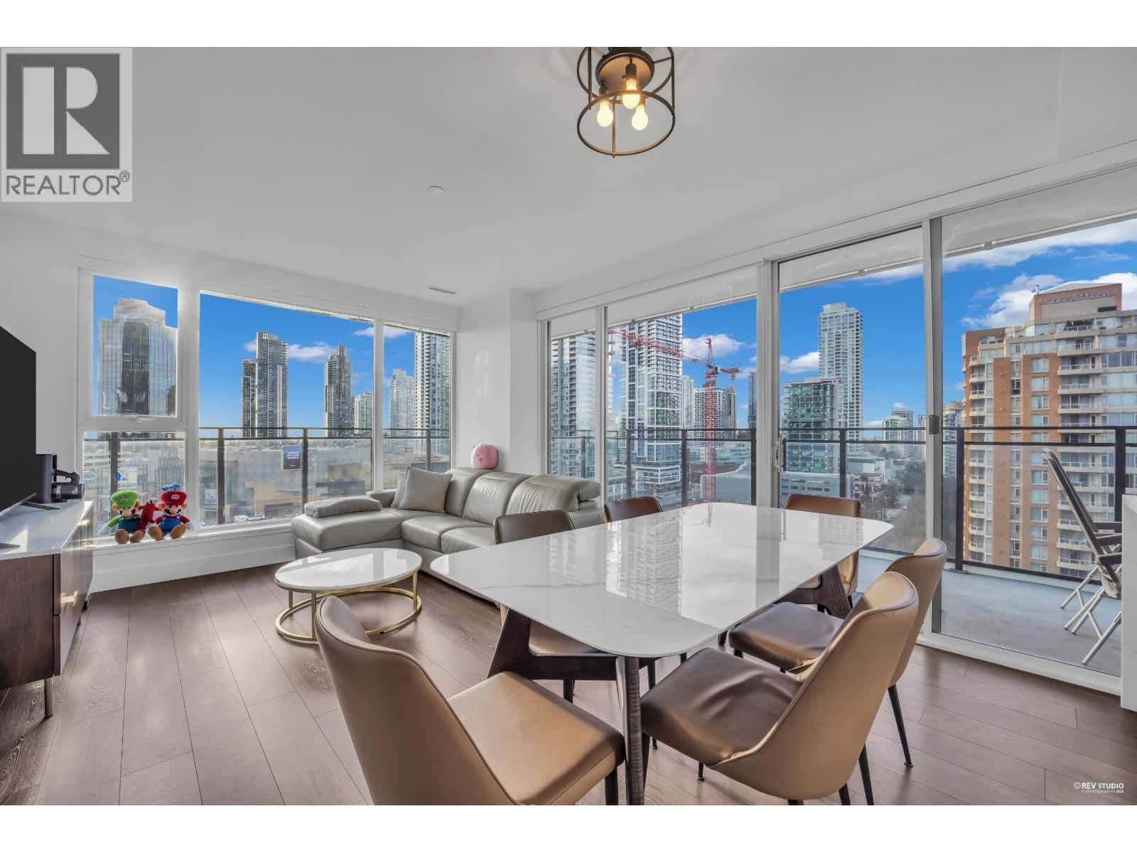 1205 4711 HAZEL STREET — Burnaby, British Columbia - Photo 5 of 40