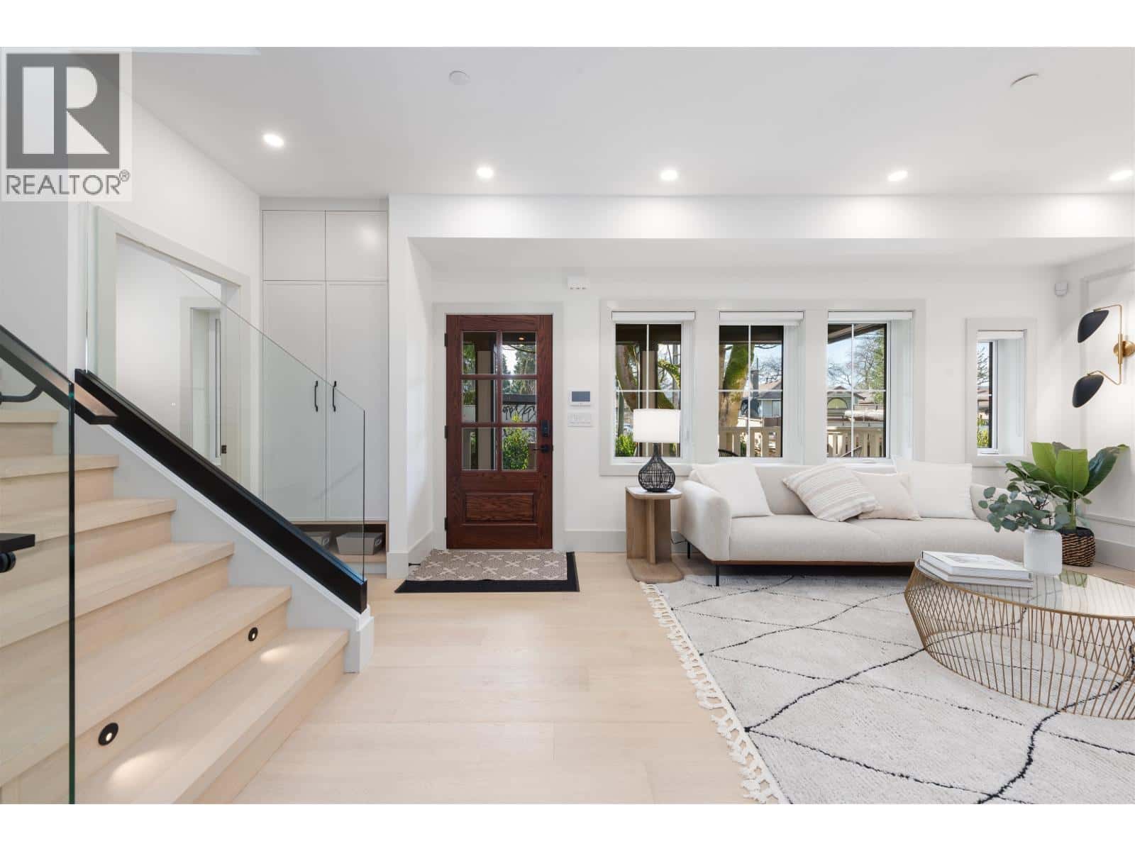 1 375 E 33RD AVENUE — Vancouver, British Columbia - Photo 4 of 35