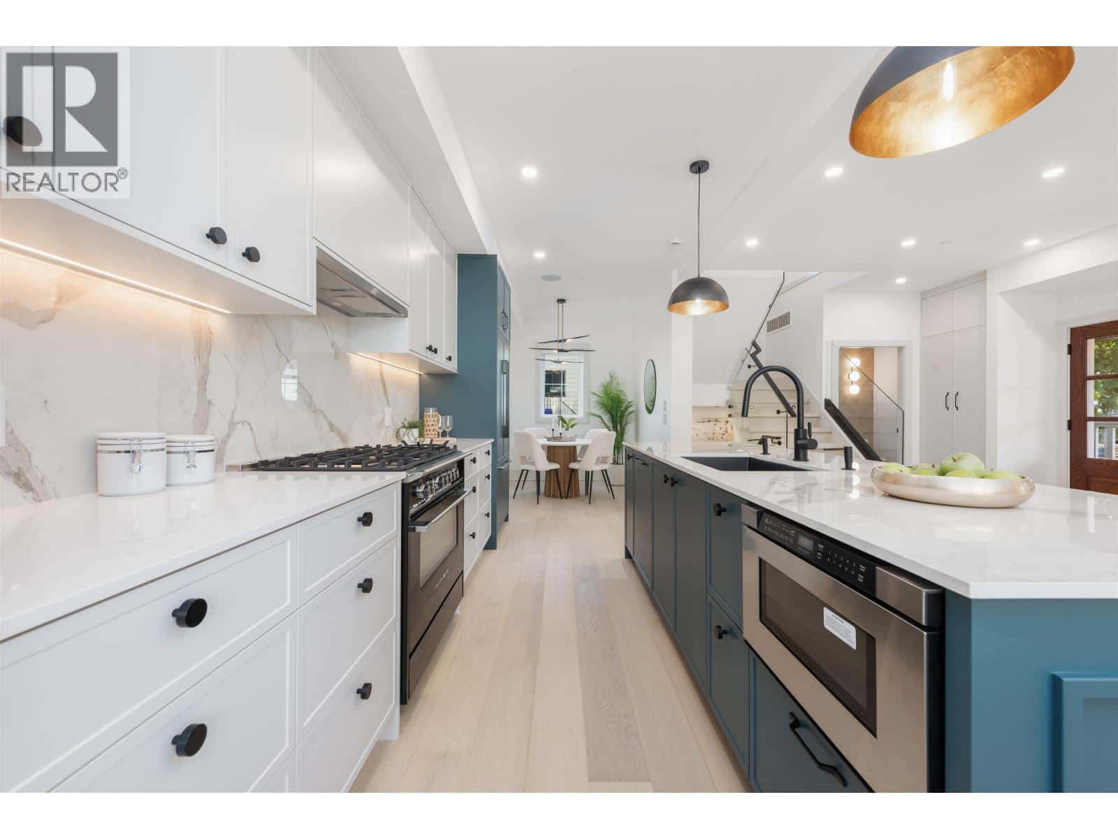 1 375 E 33RD AVENUE — Vancouver, British Columbia - Photo 5 of 35