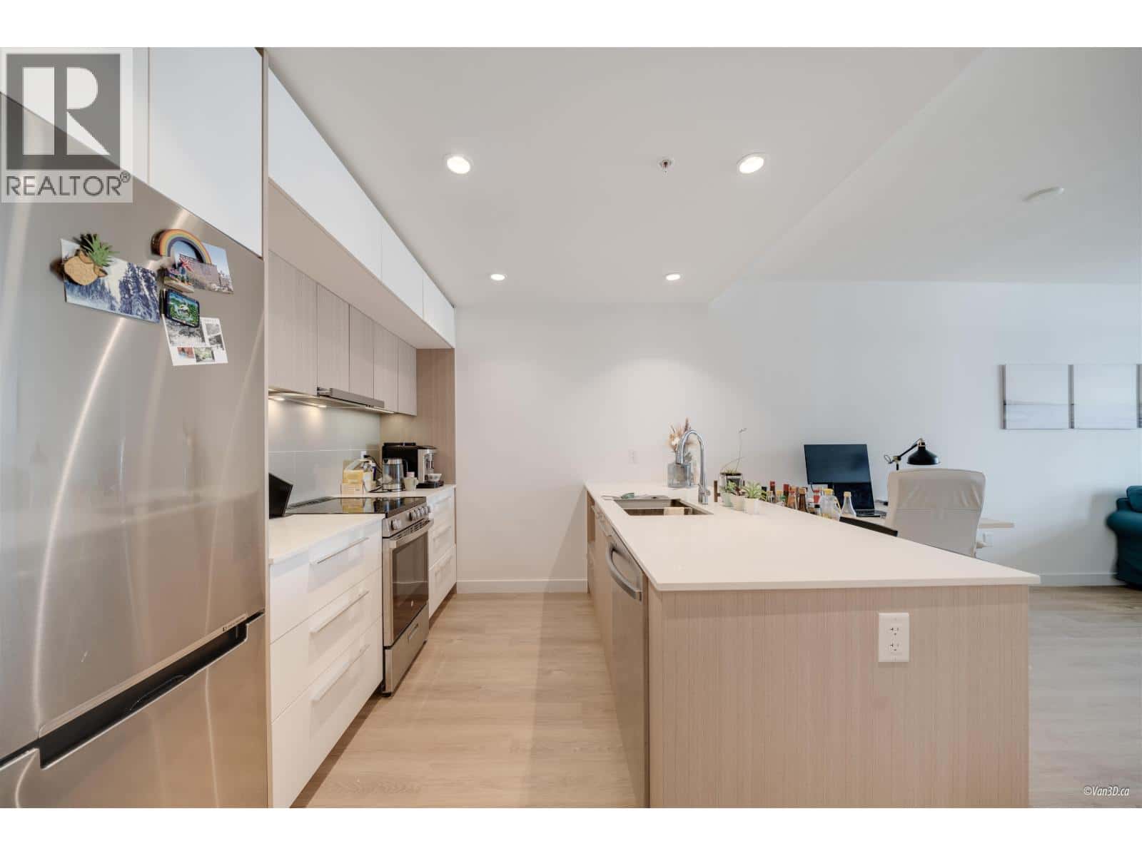 202 9580 TOWER ROAD — Burnaby, British Columbia - Photo 3 of 22