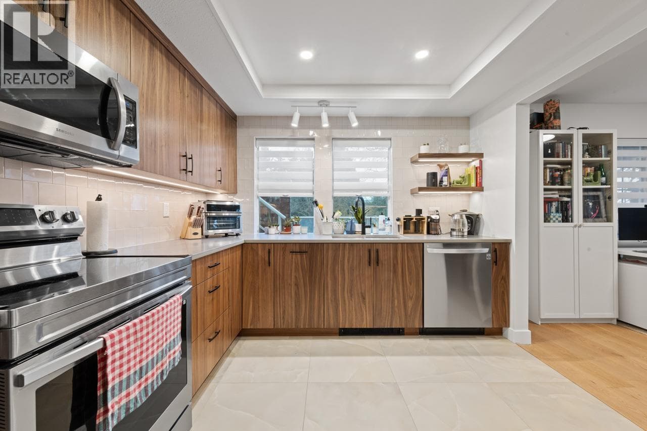 203 3401 CURLE AVENUE — Burnaby, British Columbia - Main photo