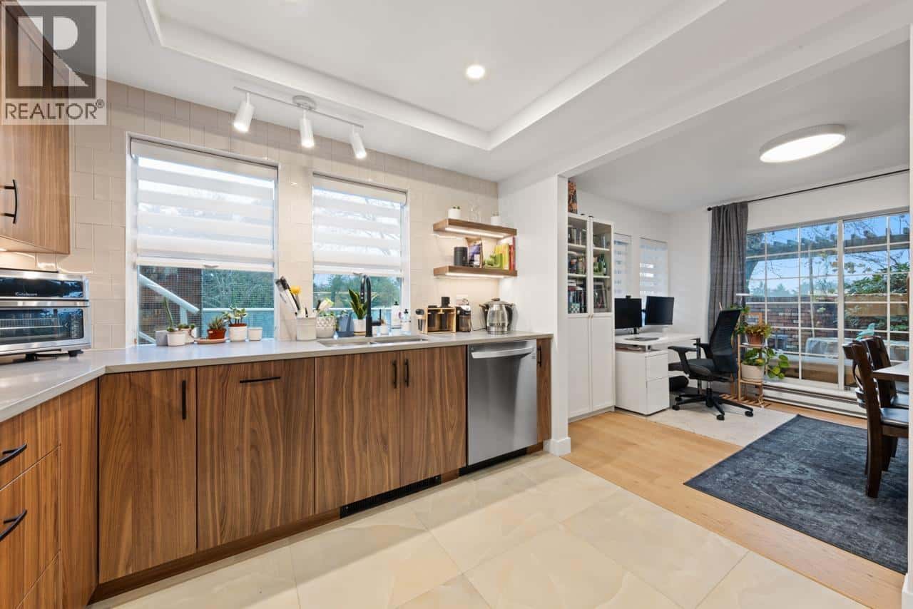 203 3401 CURLE AVENUE — Burnaby, British Columbia - Photo 4 of 27