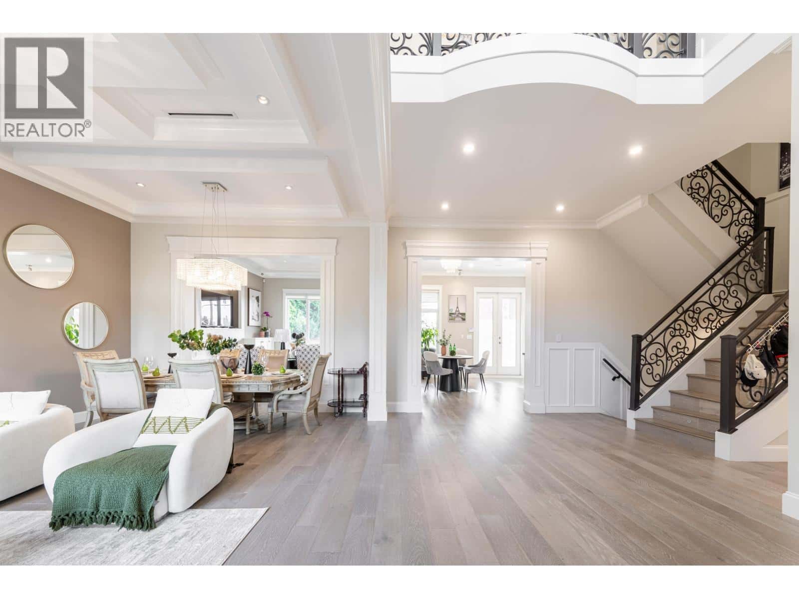 6326 DAWSON STREET — Burnaby, British Columbia - Photo 2 of 40