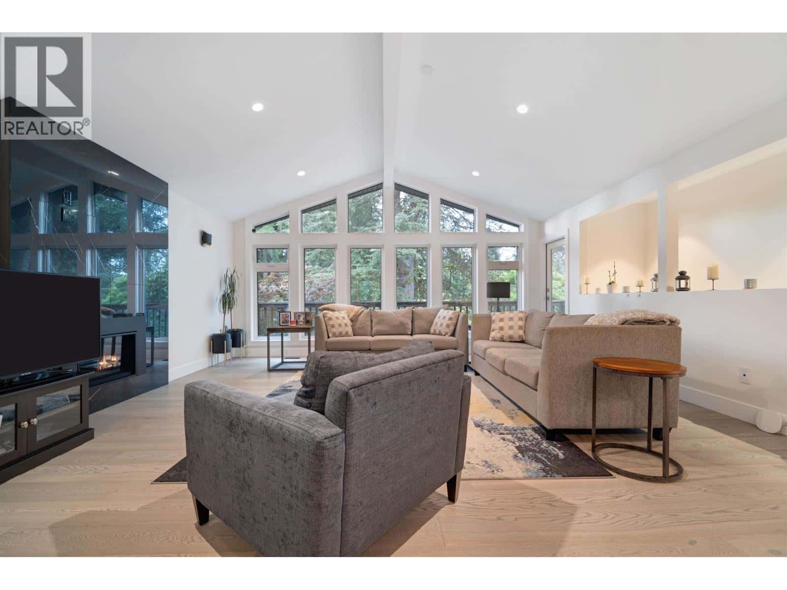 2488 BELLOC STREET — North Vancouver, British Columbia - Photo 4 of 33