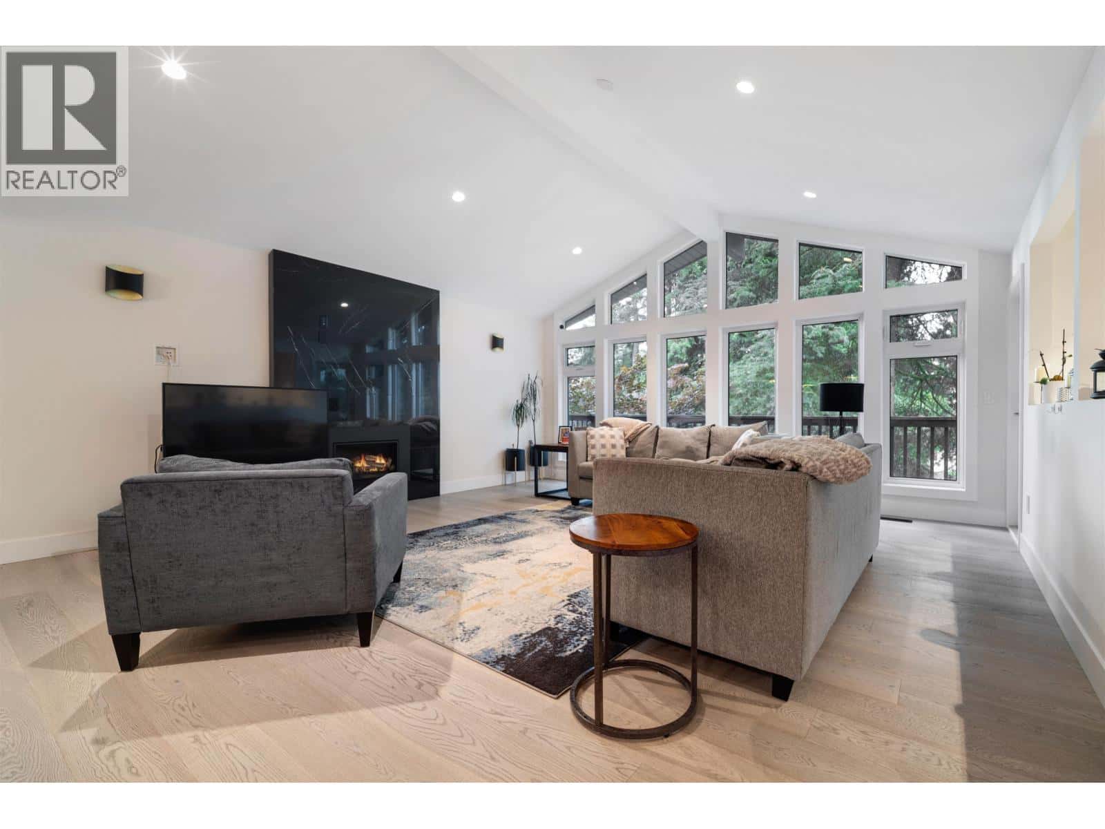 2488 BELLOC STREET — North Vancouver, British Columbia - Photo 5 of 33